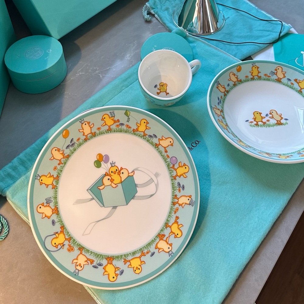 TIFFANY & CO “CHICKS” 3 PIECE PORCELAIN BABY GIFT SET -RARE & NEW/MINT CONDITION - Picture 11 of 15